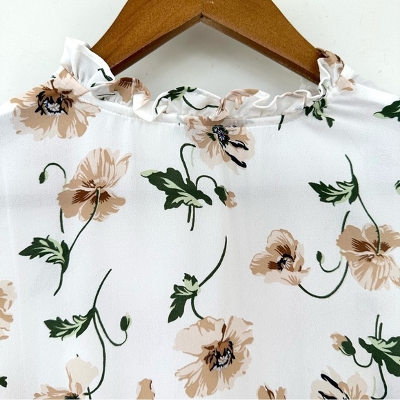 Ann Taylor top with v-neck and 3/4 length ruffled sleeves, loose &  flowy - Picture 9 of 11